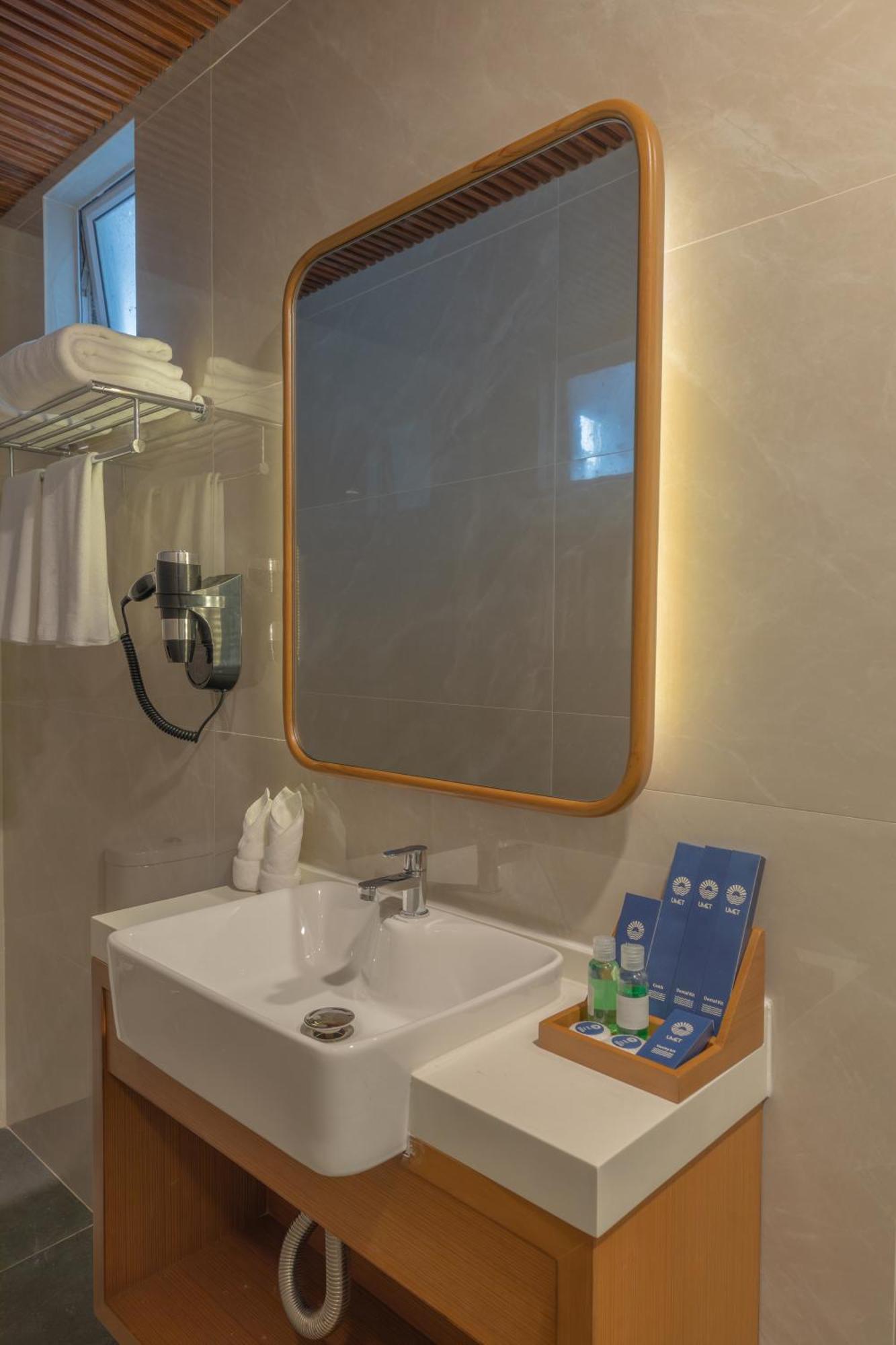 Umet Seaview Hotel With Free Airport Pick Up And Drop T&C Apply Male Zewnętrze zdjęcie