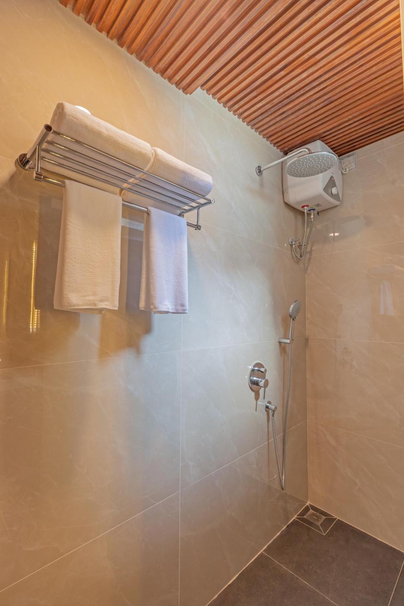 Umet Seaview Hotel With Free Airport Pick Up And Drop T&C Apply Male Zewnętrze zdjęcie