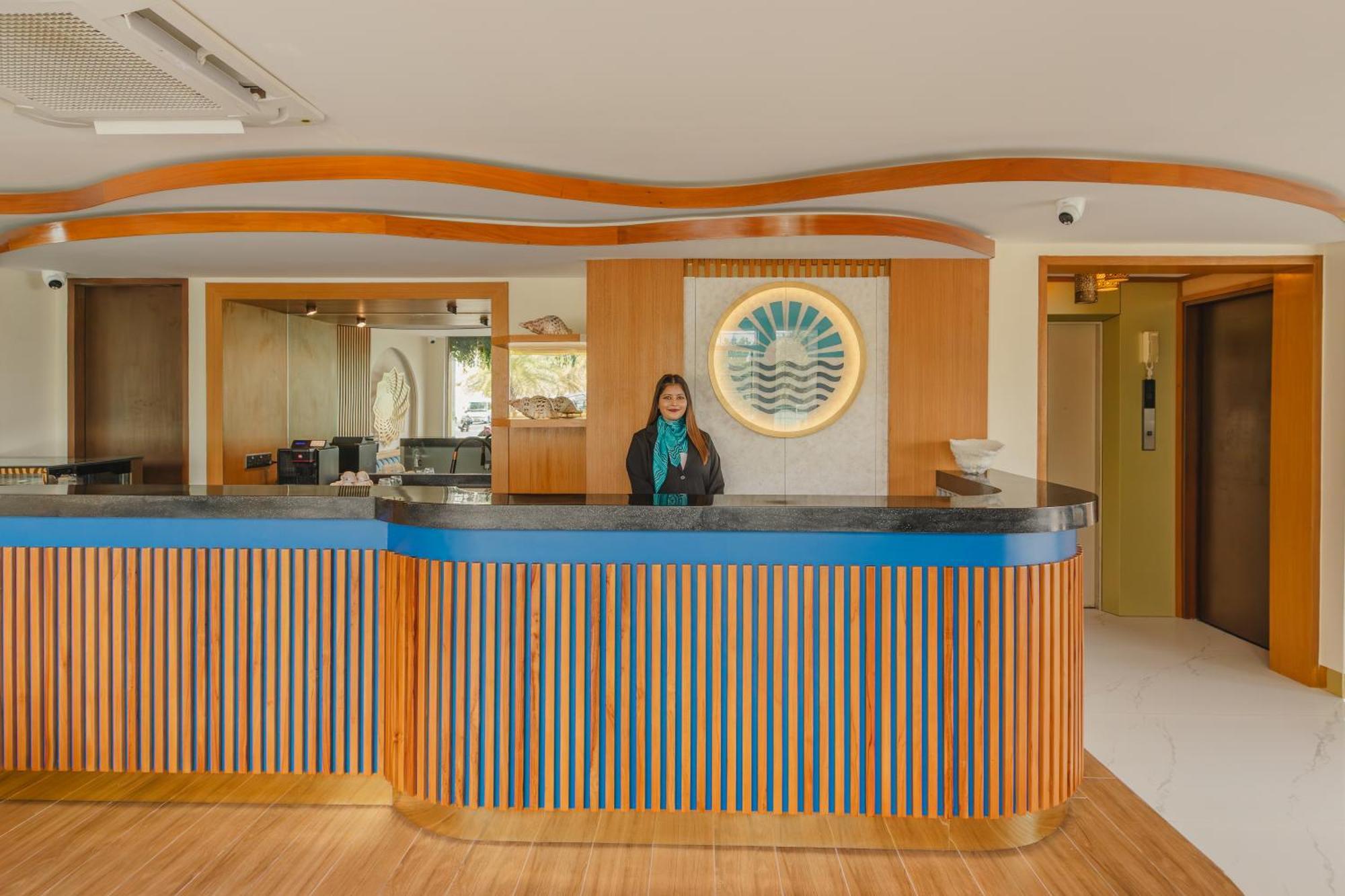 Umet Seaview Hotel With Free Airport Pick Up And Drop T&C Apply Male Zewnętrze zdjęcie