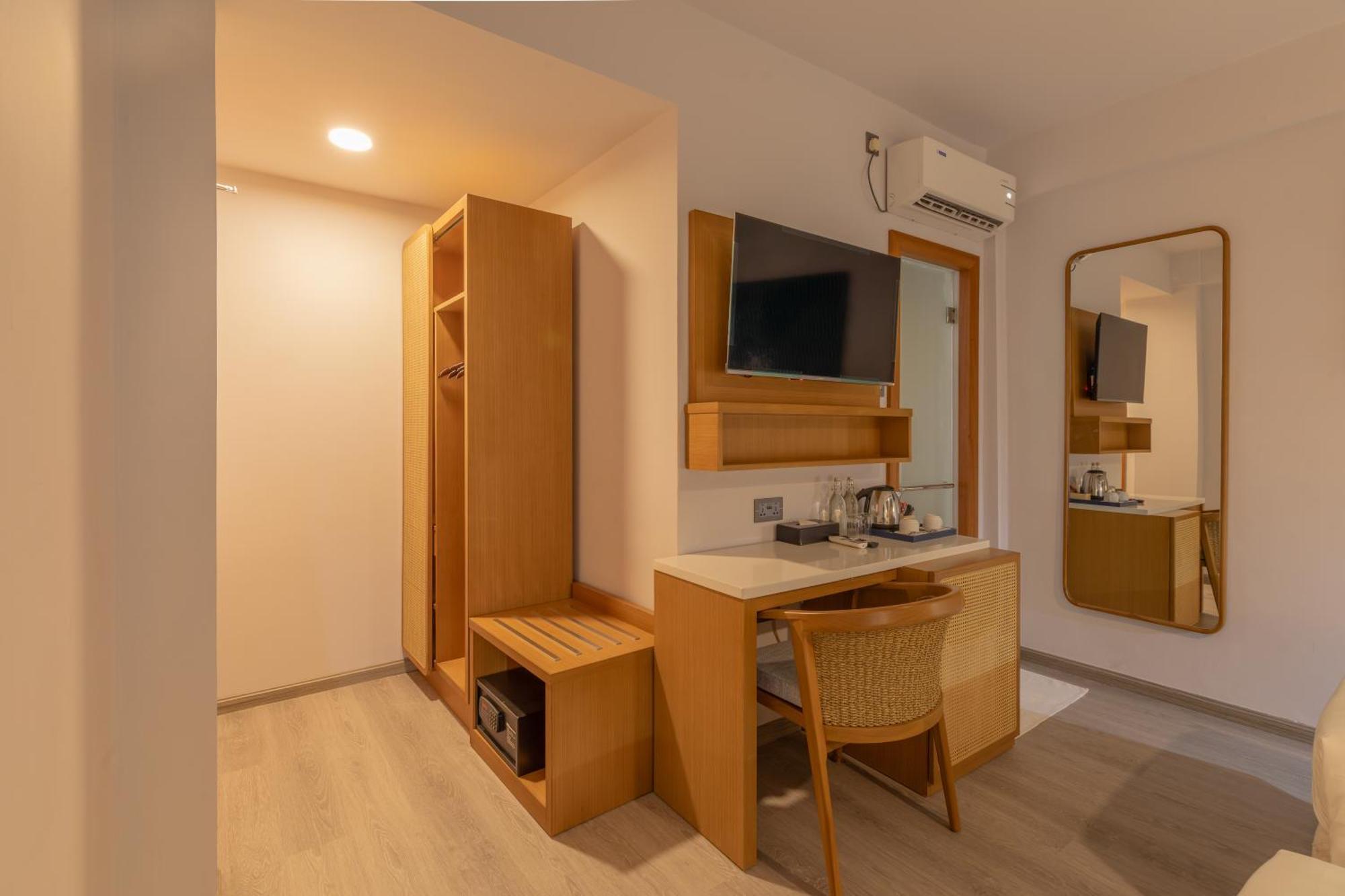 Umet Seaview Hotel With Free Airport Pick Up And Drop T&C Apply Male Zewnętrze zdjęcie
