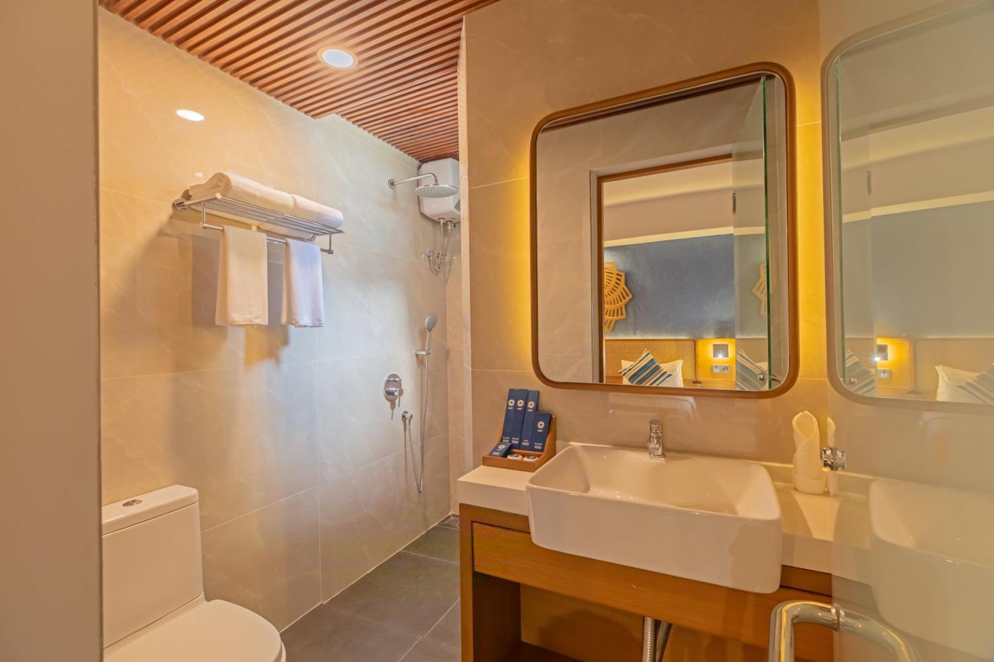 Umet Seaview Hotel With Free Airport Pick Up And Drop T&C Apply Male Zewnętrze zdjęcie