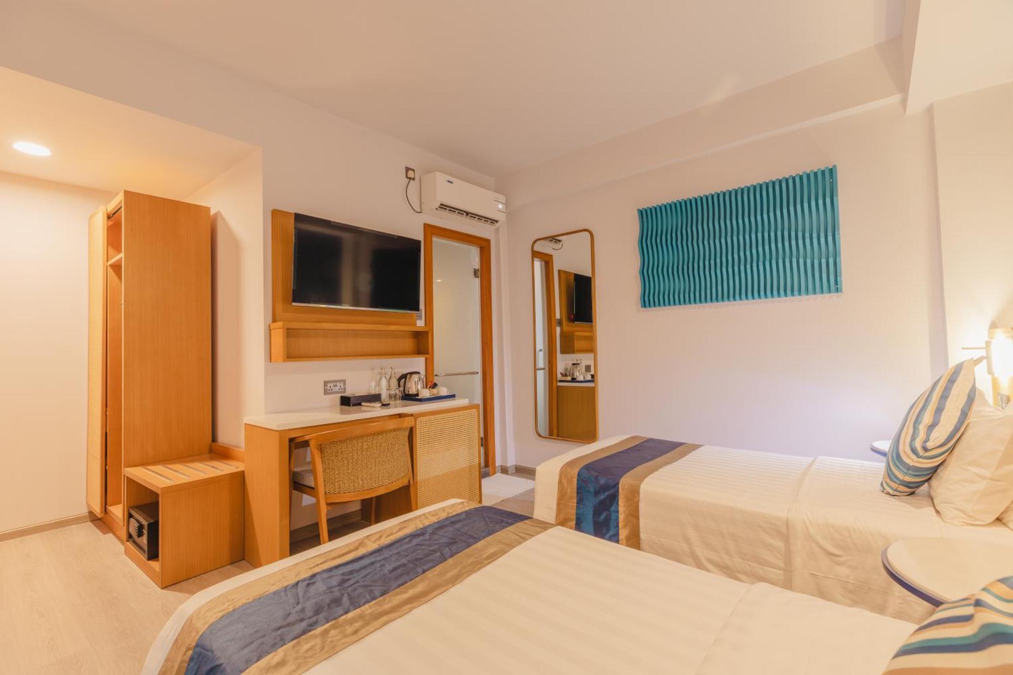Umet Seaview Hotel With Free Airport Pick Up And Drop T&C Apply Male Zewnętrze zdjęcie