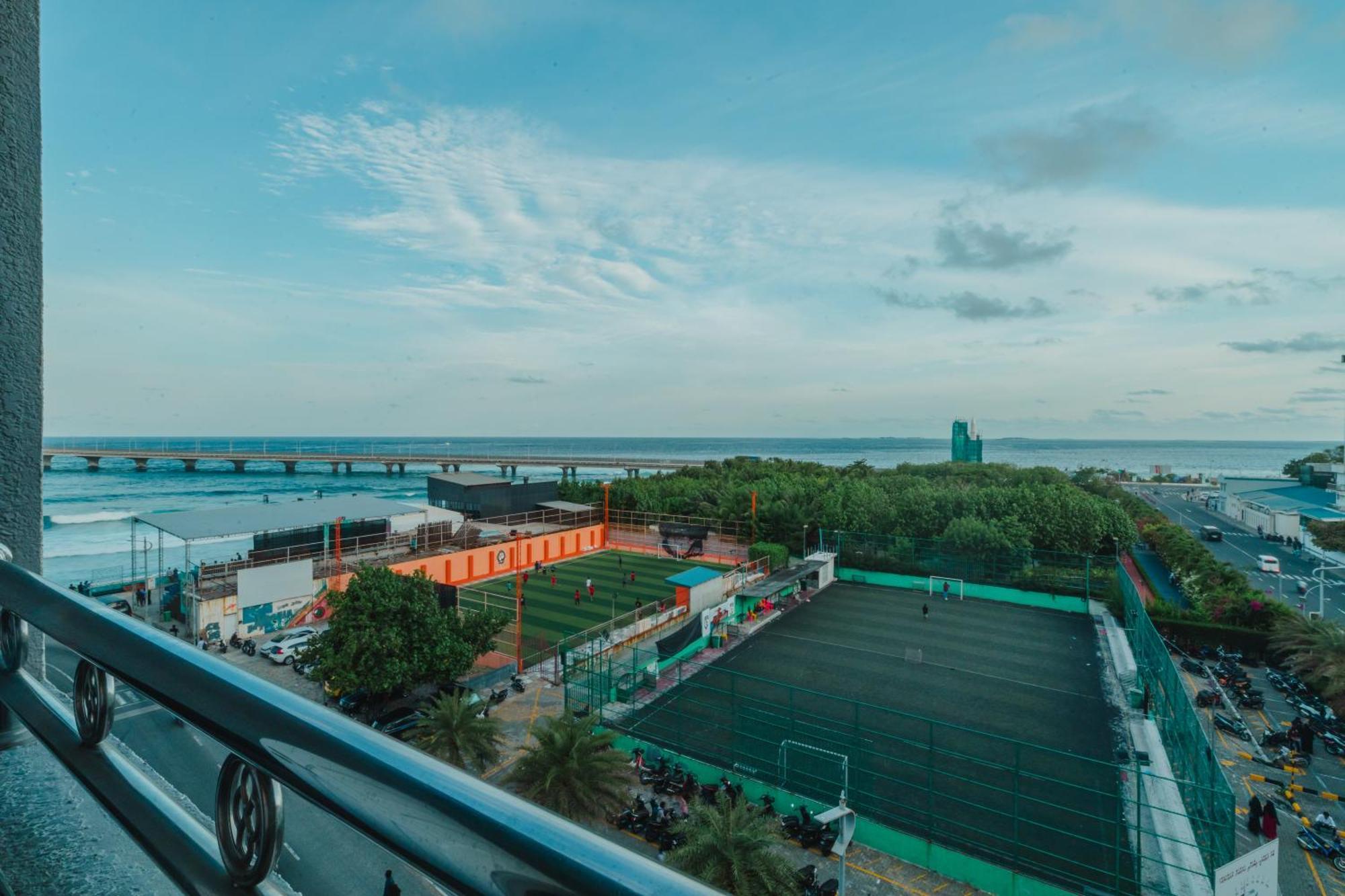 Umet Seaview Hotel With Free Airport Pick Up And Drop T&C Apply Male Zewnętrze zdjęcie