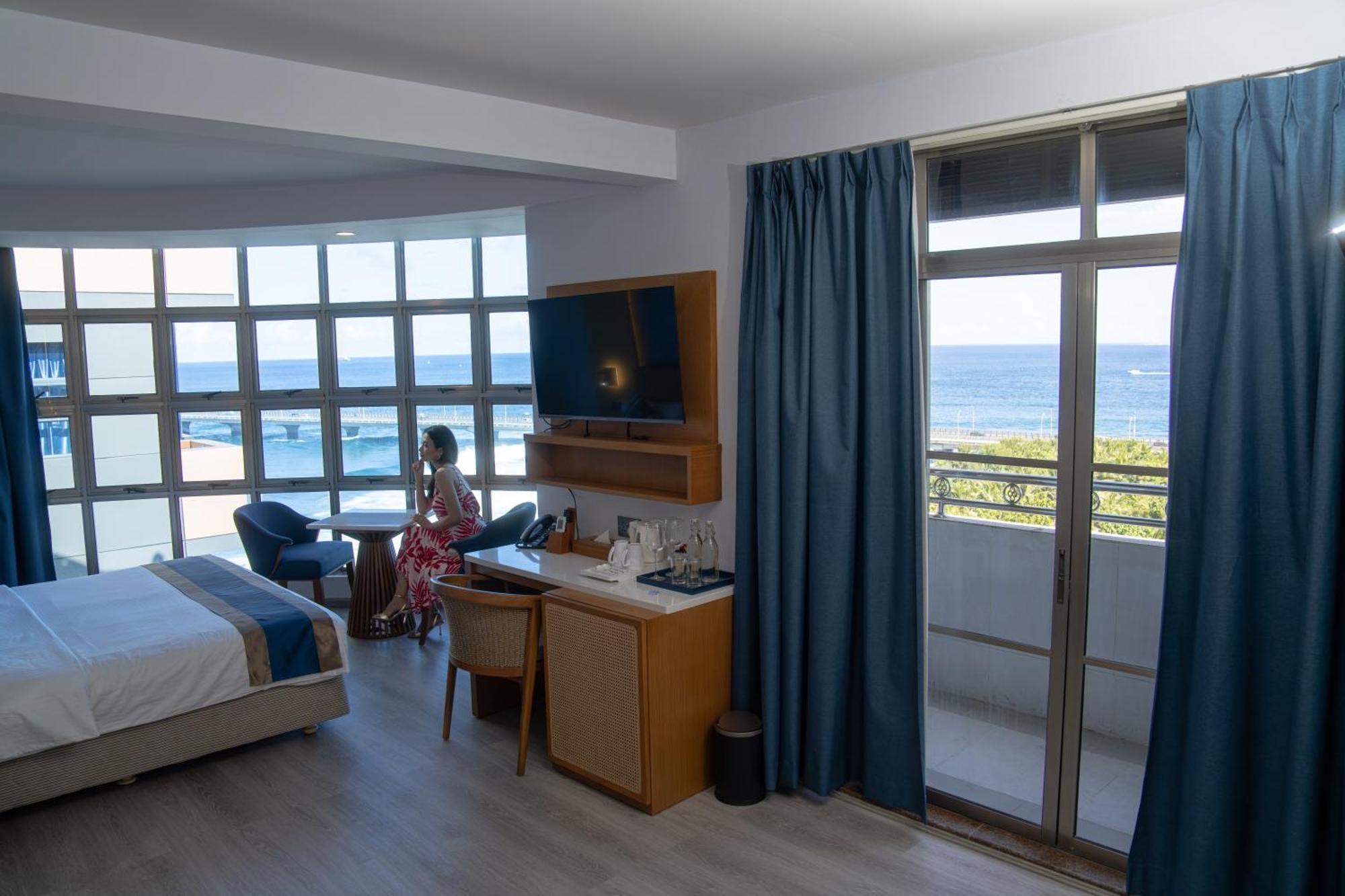 Umet Seaview Hotel With Free Airport Pick Up And Drop T&C Apply Male Zewnętrze zdjęcie
