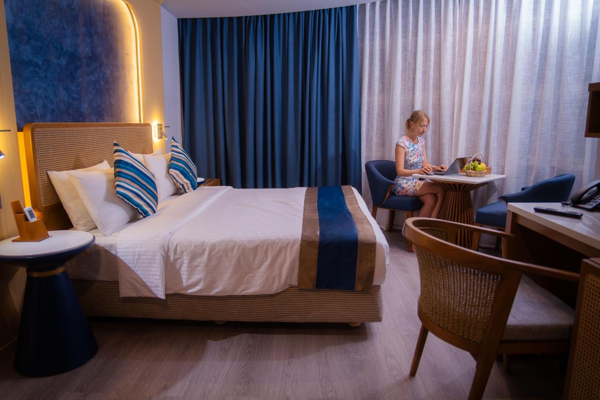 Umet Seaview Hotel With Free Airport Pick Up And Drop T&C Apply Male Zewnętrze zdjęcie